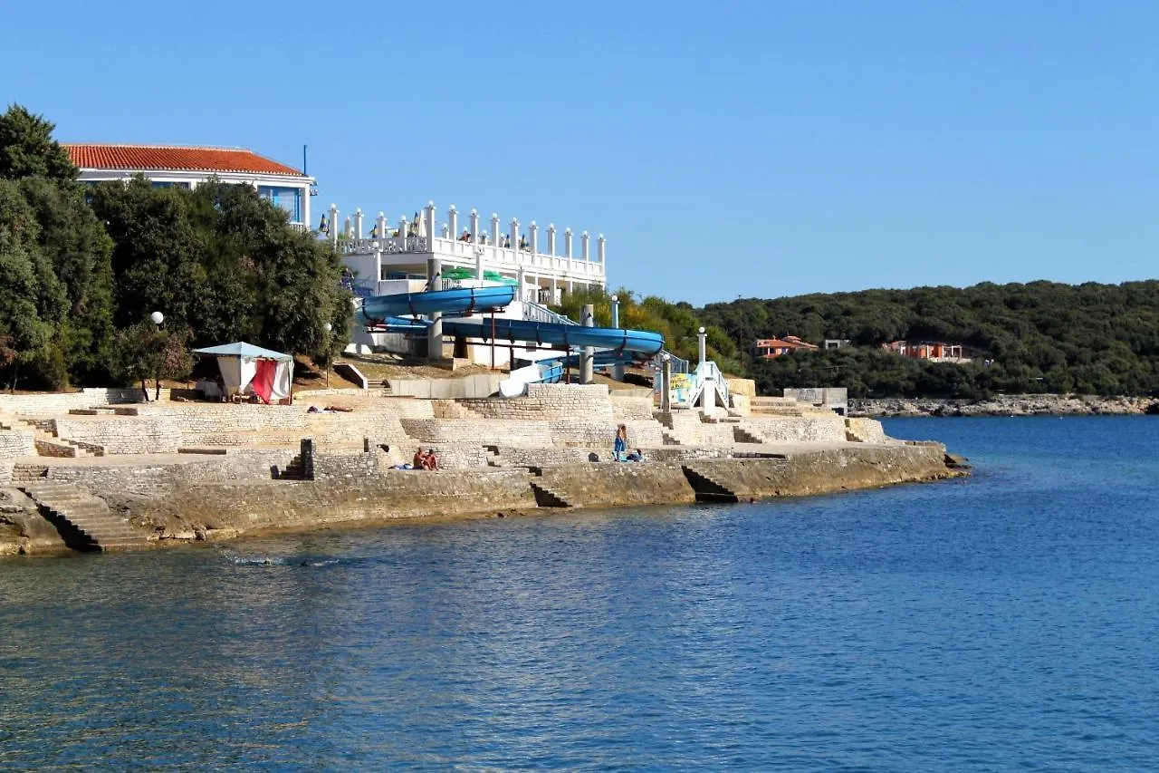 Apartments With A Parking Space Pula - 7681 0*,  Hırvatistan